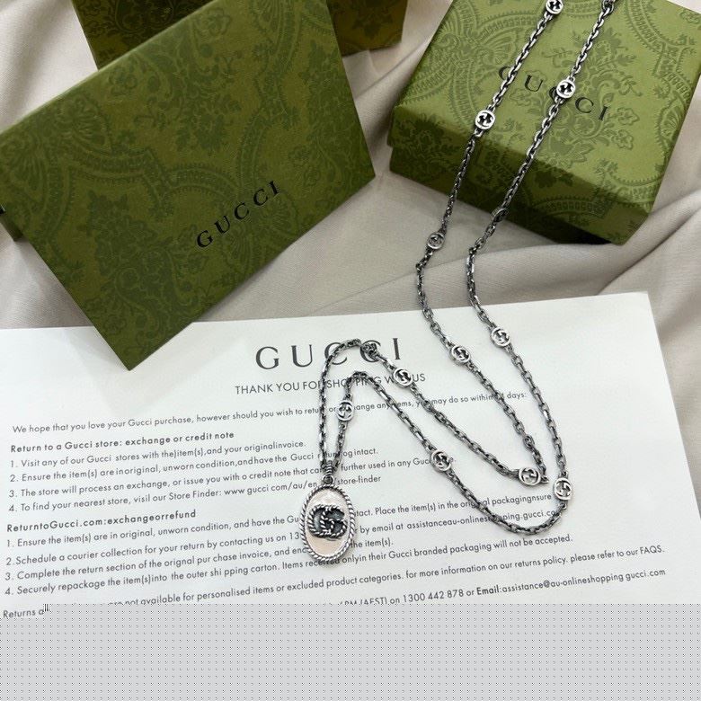 G*u*i necklaces